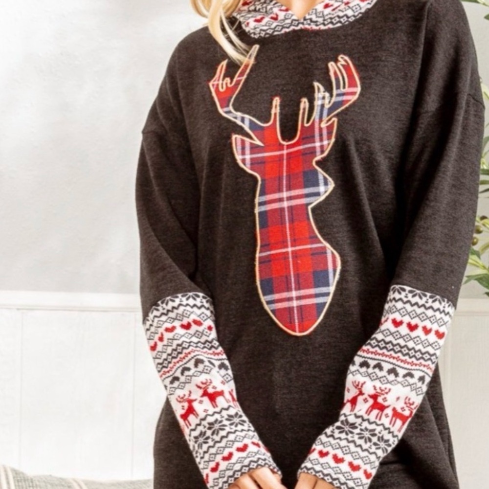 Heimish “ Holly “ Heimish Contrast Christmas Top with Hoodie 1X - Picture 3 of 4